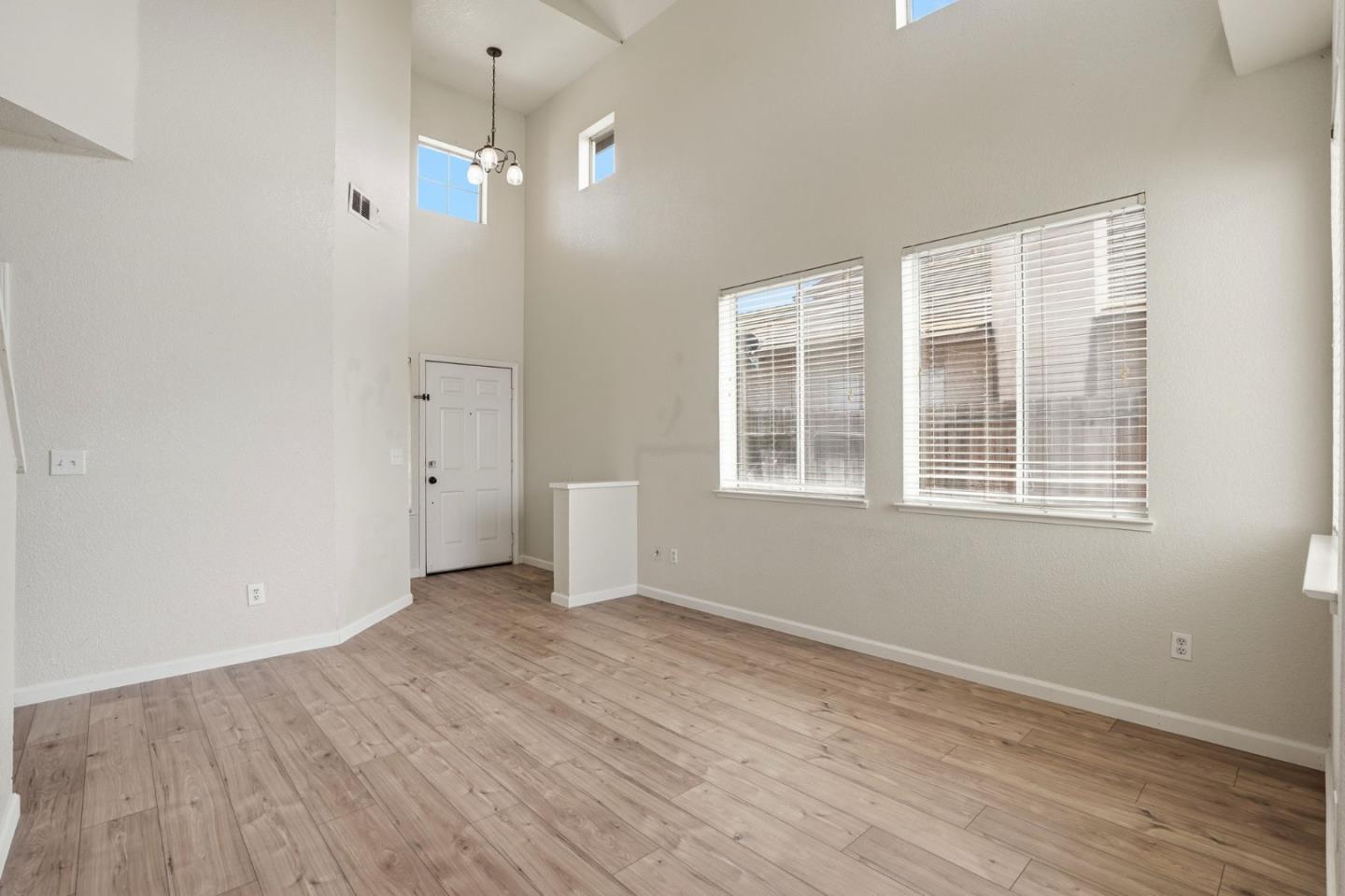 Detail Gallery Image 3 of 52 For 1974 Rainier Dr, Los Banos,  CA 93635 - 4 Beds | 3 Baths