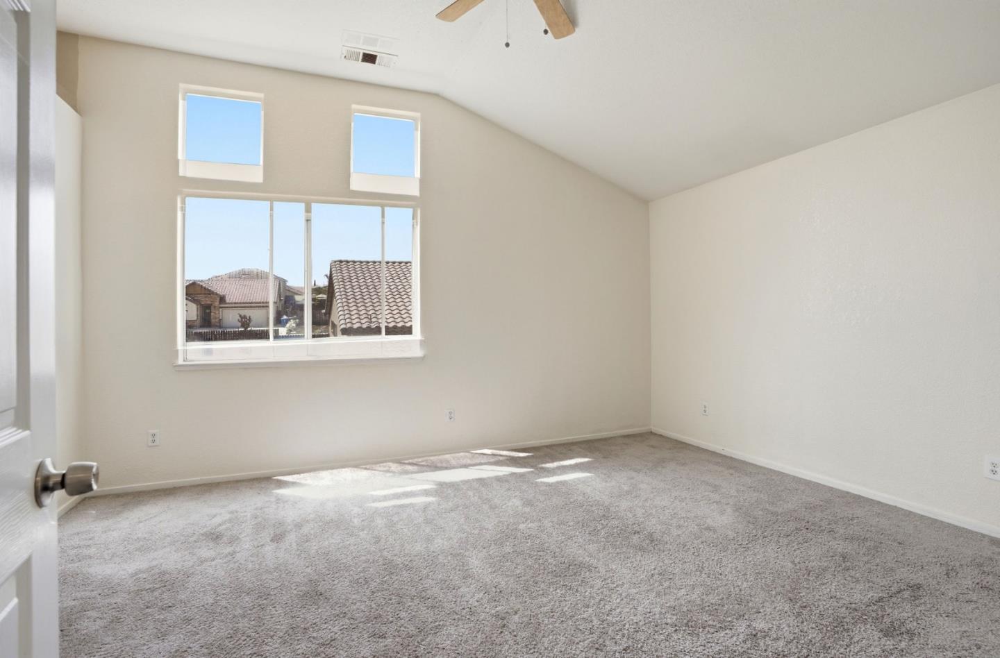 Detail Gallery Image 33 of 52 For 1974 Rainier Dr, Los Banos,  CA 93635 - 4 Beds | 3 Baths