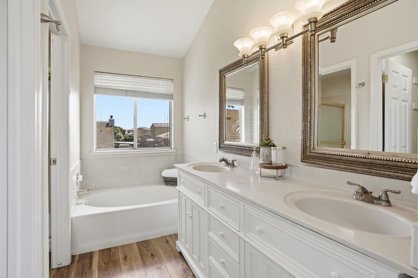 Detail Gallery Image 40 of 52 For 1974 Rainier Dr, Los Banos,  CA 93635 - 4 Beds | 3 Baths