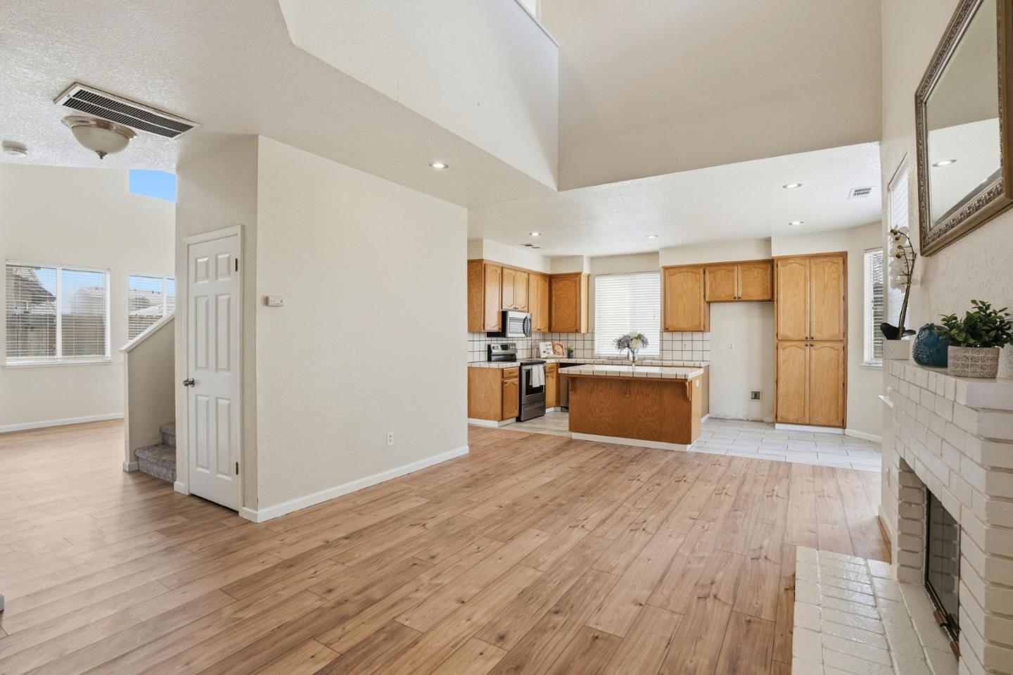 Detail Gallery Image 8 of 52 For 1974 Rainier Dr, Los Banos,  CA 93635 - 4 Beds | 3 Baths