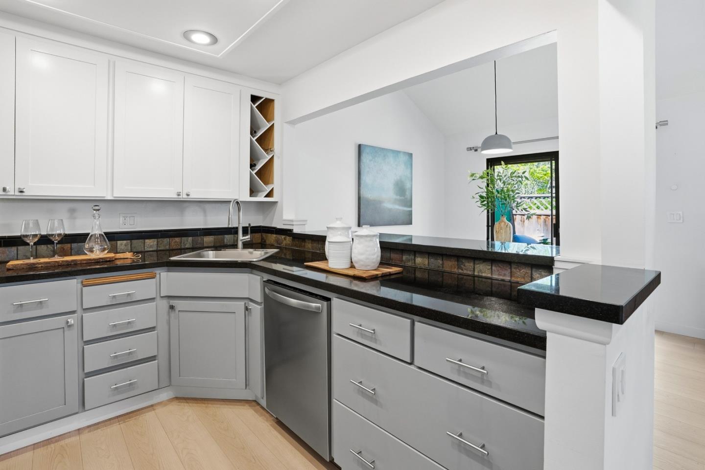 Detail Gallery Image 6 of 28 For 2921 Crocker Ct, Aptos,  CA 95003 - 2 Beds | 2 Baths