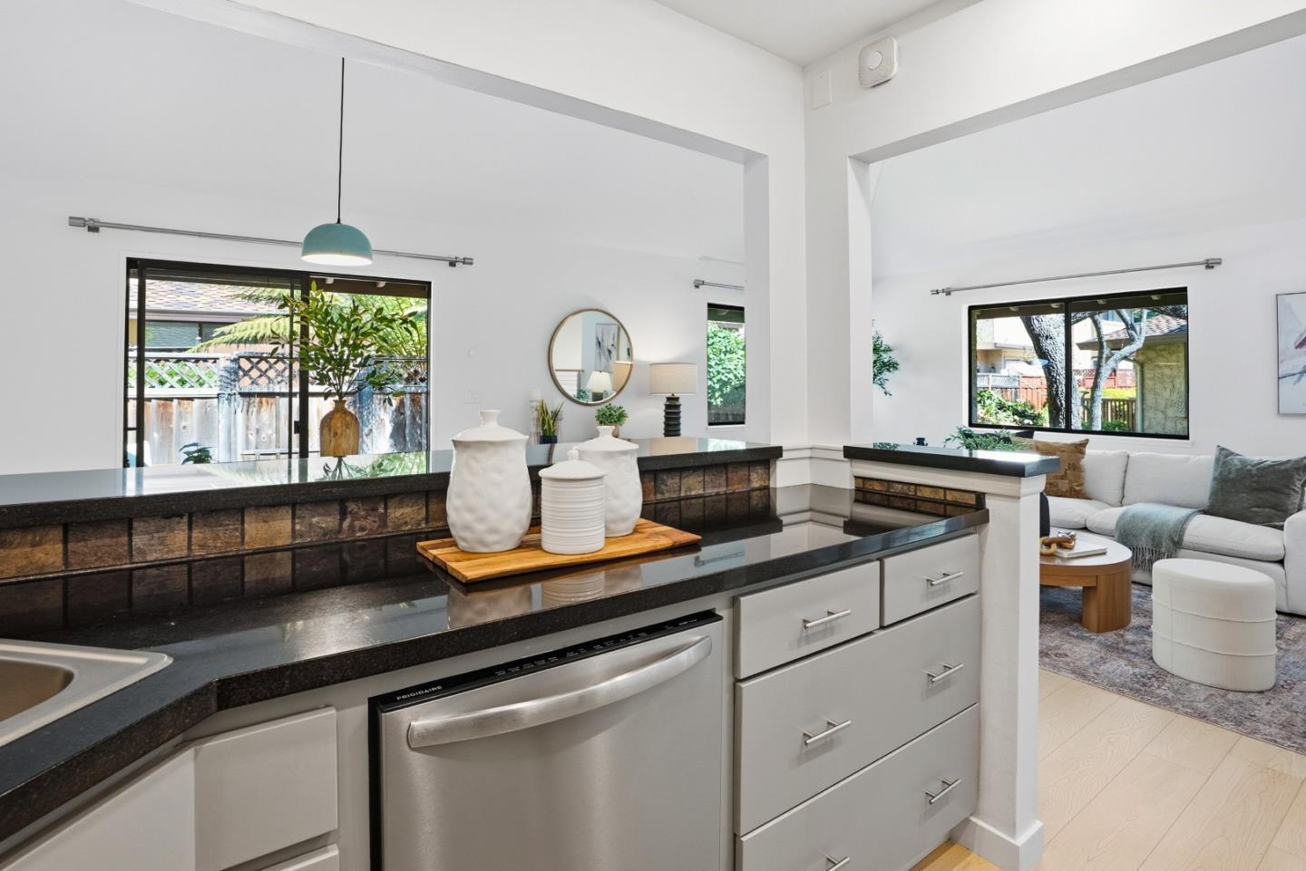 Detail Gallery Image 8 of 28 For 2921 Crocker Ct, Aptos,  CA 95003 - 2 Beds | 2 Baths