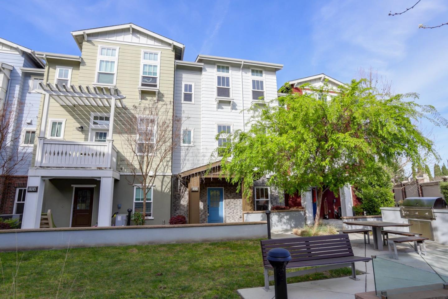 Detail Gallery Image 38 of 46 For 1926 Stella St, Mountain View,  CA 94043 - 4 Beds | 3/1 Baths