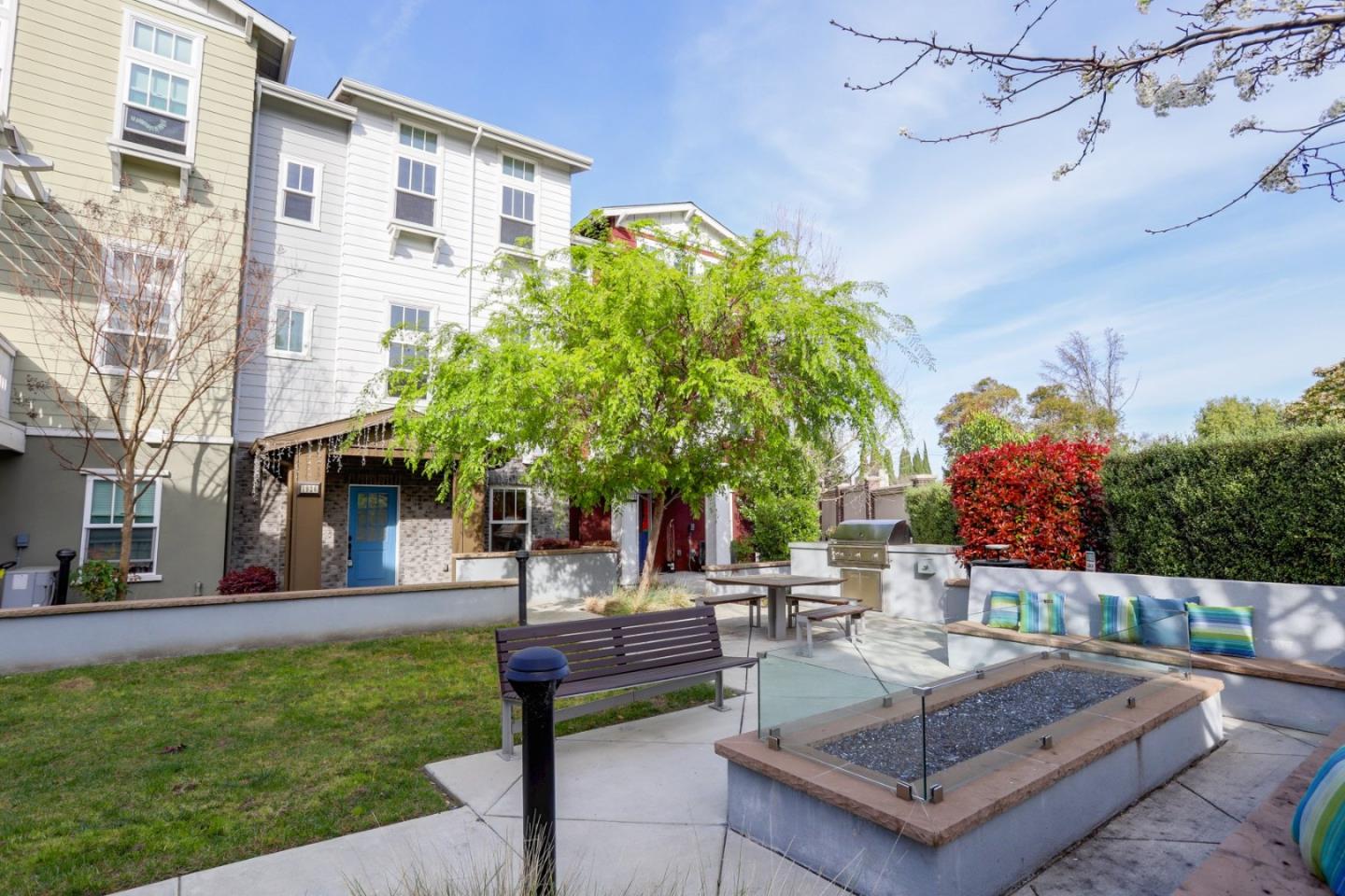 Detail Gallery Image 42 of 46 For 1926 Stella St, Mountain View,  CA 94043 - 4 Beds | 3/1 Baths