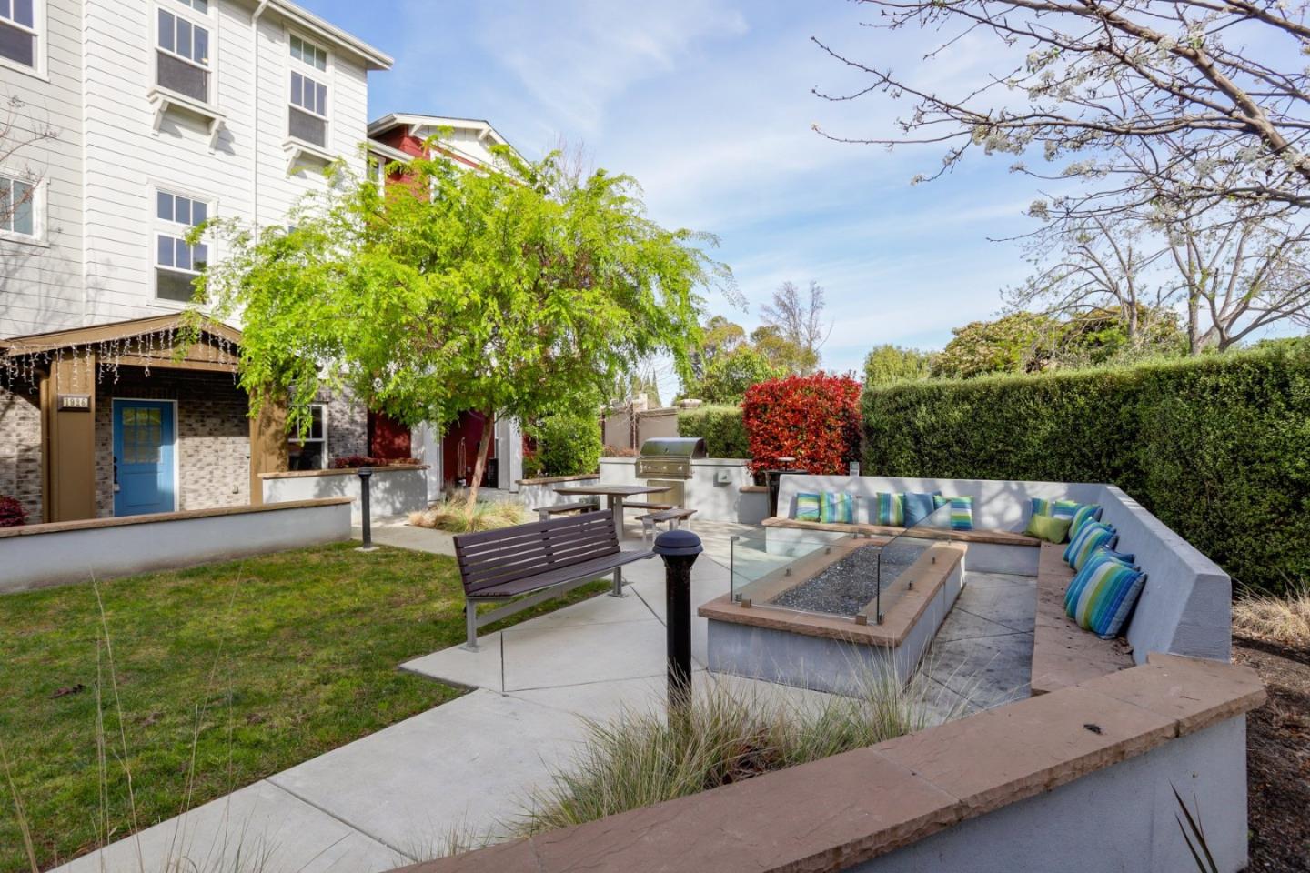 Detail Gallery Image 43 of 46 For 1926 Stella St, Mountain View,  CA 94043 - 4 Beds | 3/1 Baths