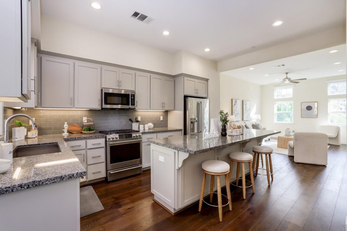 Detail Gallery Image 5 of 46 For 1926 Stella St, Mountain View,  CA 94043 - 4 Beds | 3/1 Baths