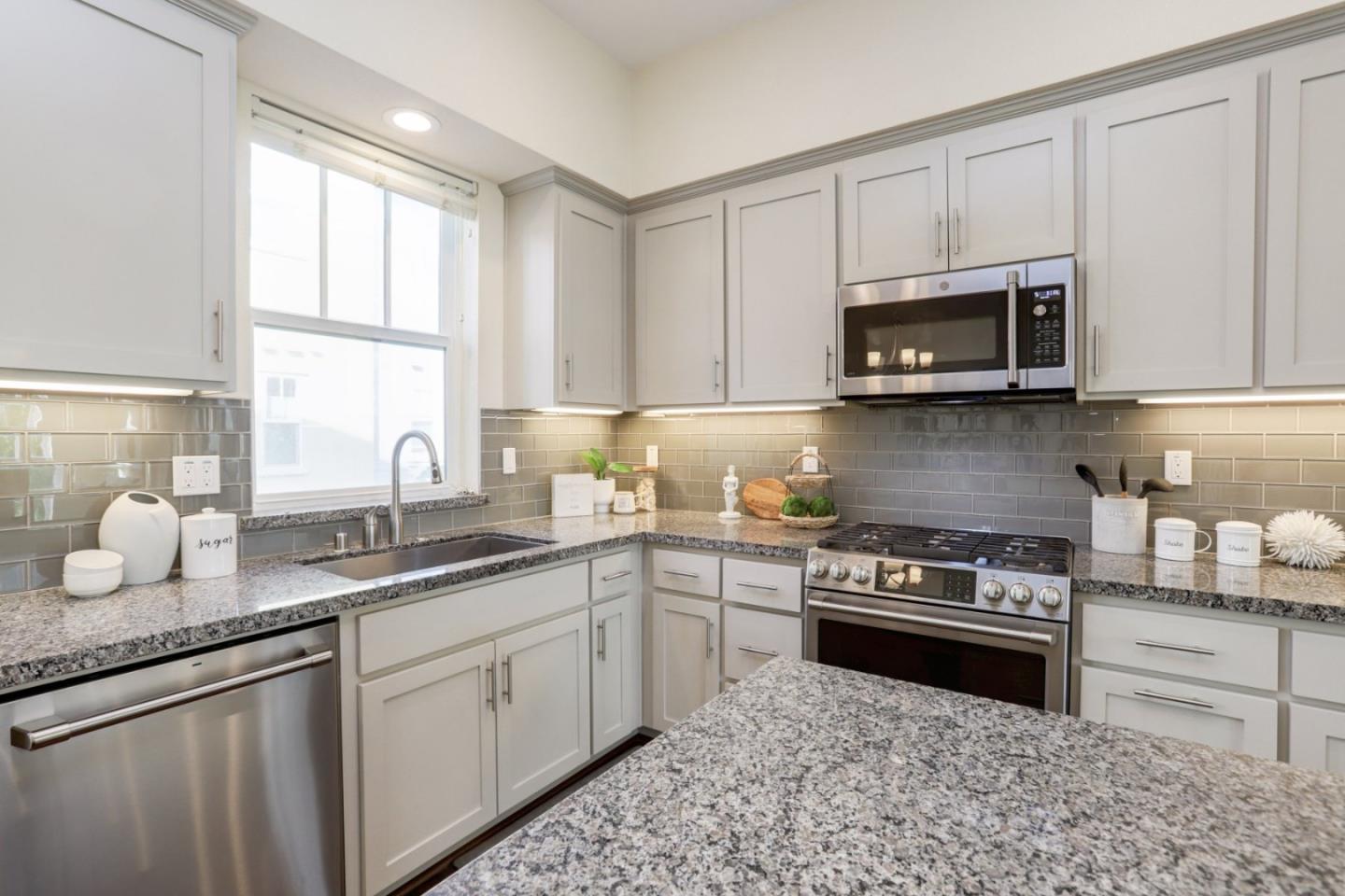 Detail Gallery Image 6 of 46 For 1926 Stella St, Mountain View,  CA 94043 - 4 Beds | 3/1 Baths