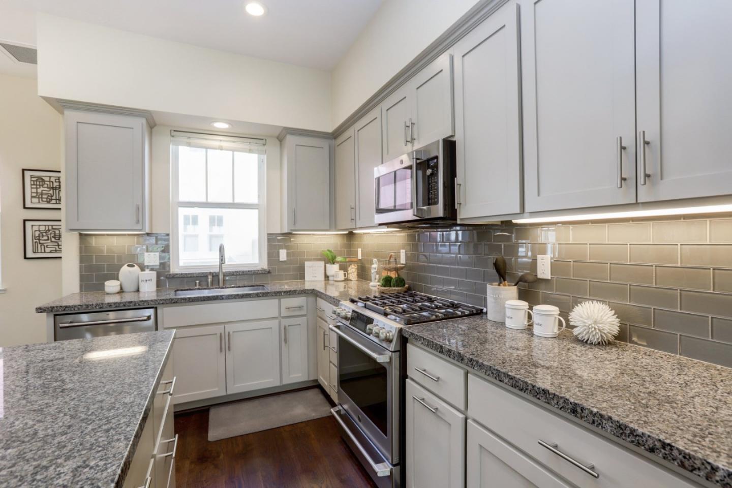 Detail Gallery Image 8 of 46 For 1926 Stella St, Mountain View,  CA 94043 - 4 Beds | 3/1 Baths