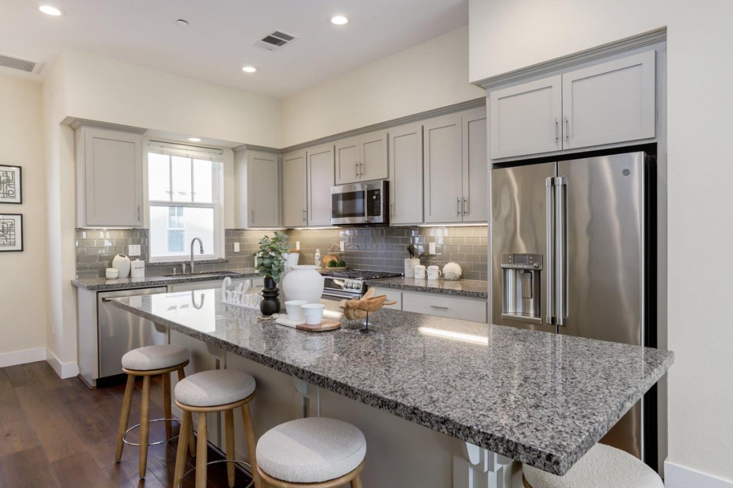 Detail Gallery Image 9 of 46 For 1926 Stella St, Mountain View,  CA 94043 - 4 Beds | 3/1 Baths