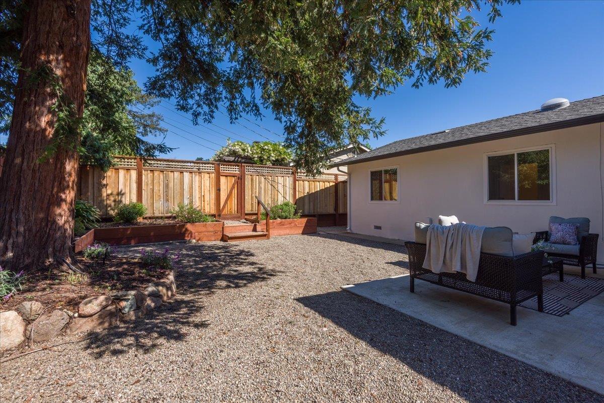 Detail Gallery Image 17 of 20 For Castle Hill Rd, Redwood City,  CA 94061 - 3 Beds | 2 Baths