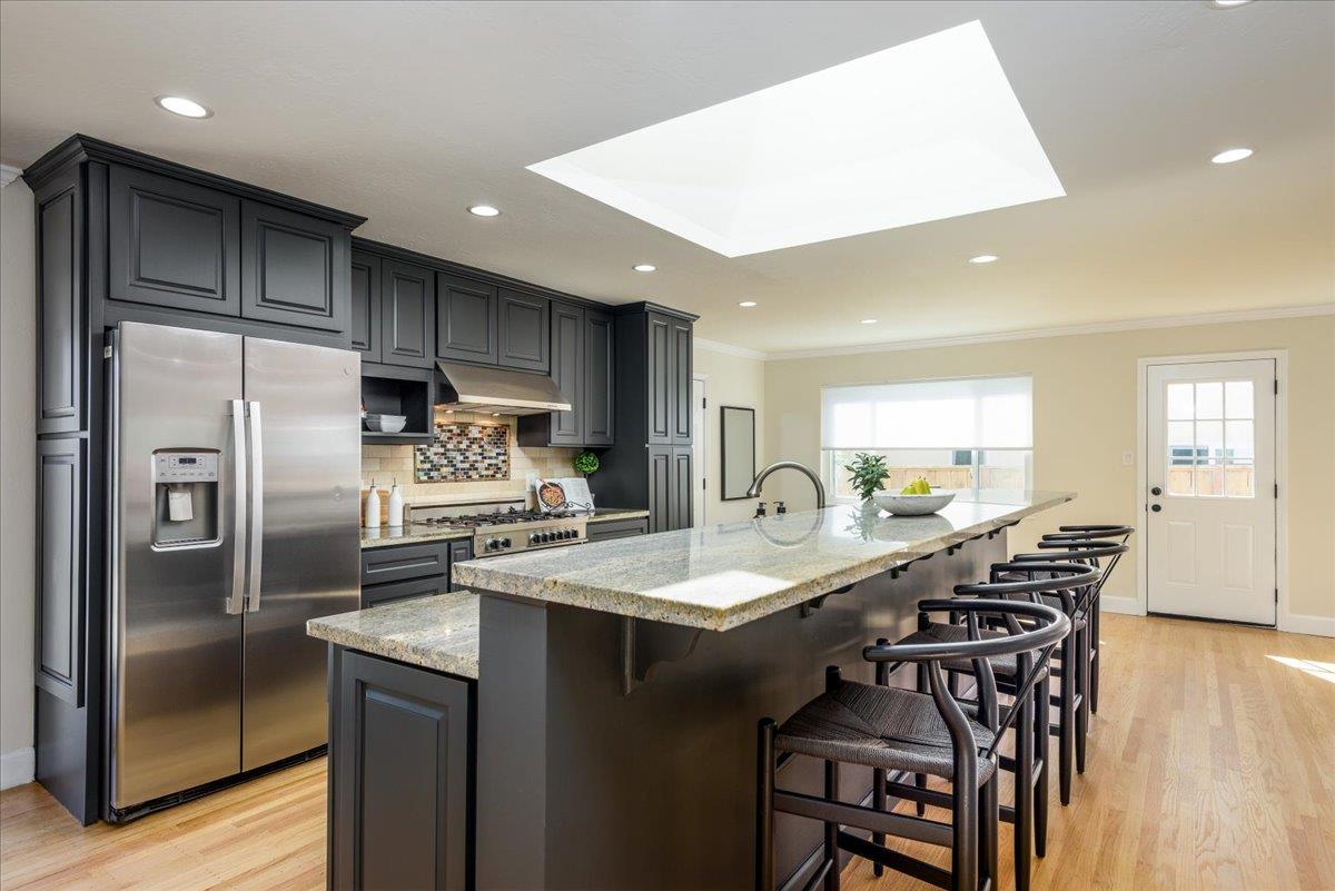 Detail Gallery Image 6 of 20 For Castle Hill Rd, Redwood City,  CA 94061 - 3 Beds | 2 Baths