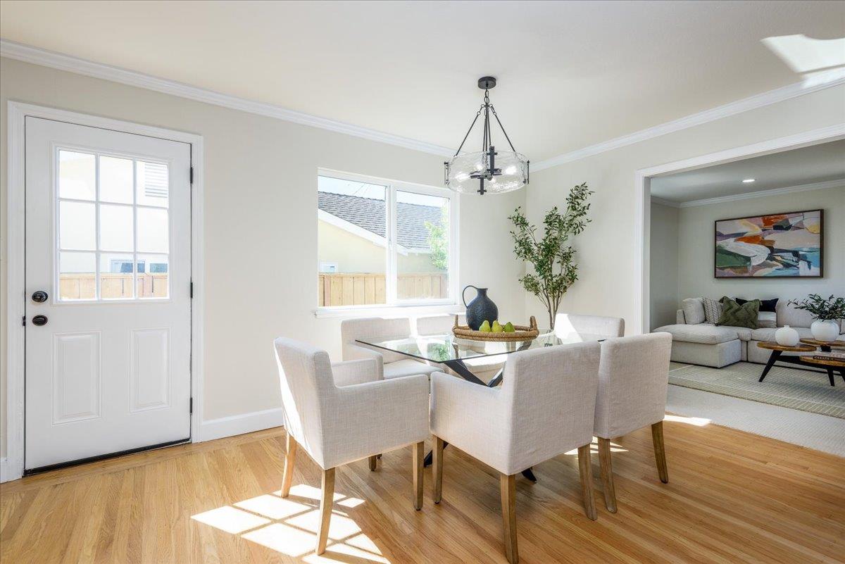 Detail Gallery Image 8 of 20 For Castle Hill Rd, Redwood City,  CA 94061 - 3 Beds | 2 Baths