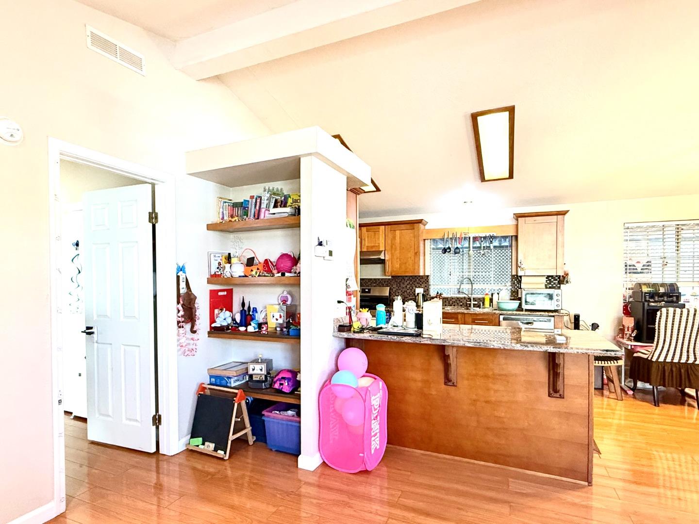 Detail Gallery Image 12 of 38 For 501 Moorpark Way #65,  Mountain View,  CA 94041 - 2 Beds | 2 Baths