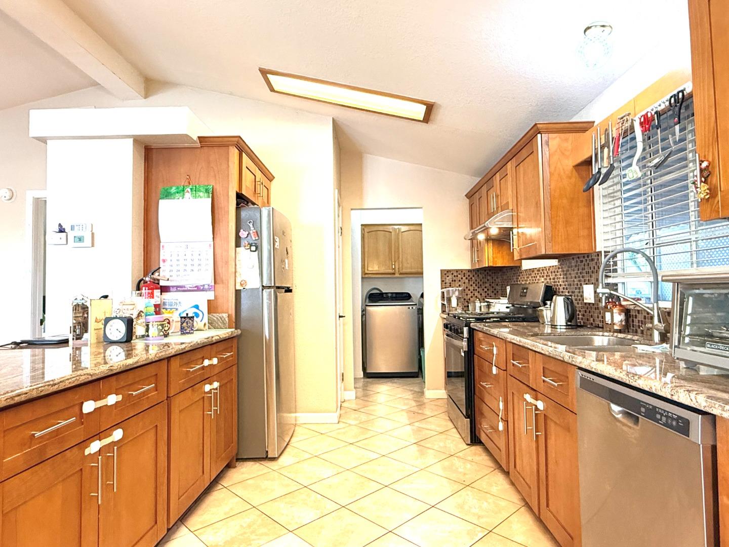 Detail Gallery Image 13 of 38 For 501 Moorpark Way #65,  Mountain View,  CA 94041 - 2 Beds | 2 Baths