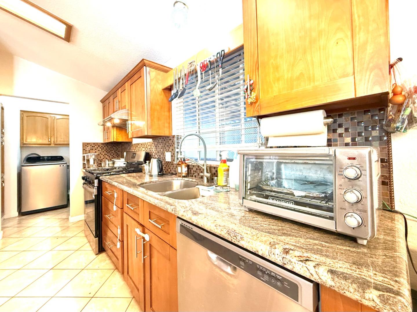 Detail Gallery Image 14 of 38 For 501 Moorpark Way #65,  Mountain View,  CA 94041 - 2 Beds | 2 Baths