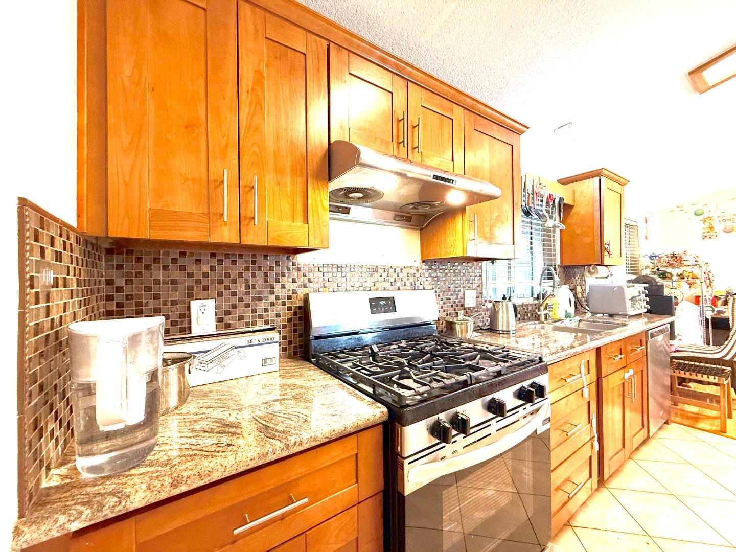 Detail Gallery Image 15 of 38 For 501 Moorpark Way #65,  Mountain View,  CA 94041 - 2 Beds | 2 Baths