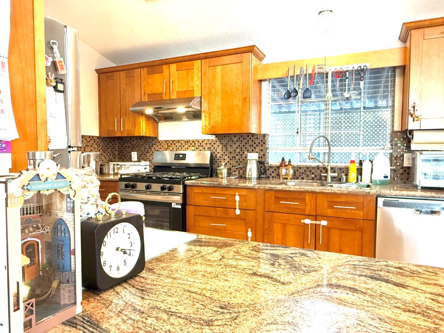 Detail Gallery Image 16 of 38 For 501 Moorpark Way #65,  Mountain View,  CA 94041 - 2 Beds | 2 Baths