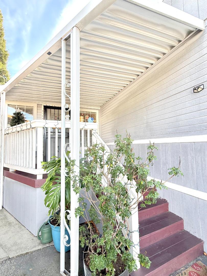 Detail Gallery Image 3 of 38 For 501 Moorpark Way #65,  Mountain View,  CA 94041 - 2 Beds | 2 Baths