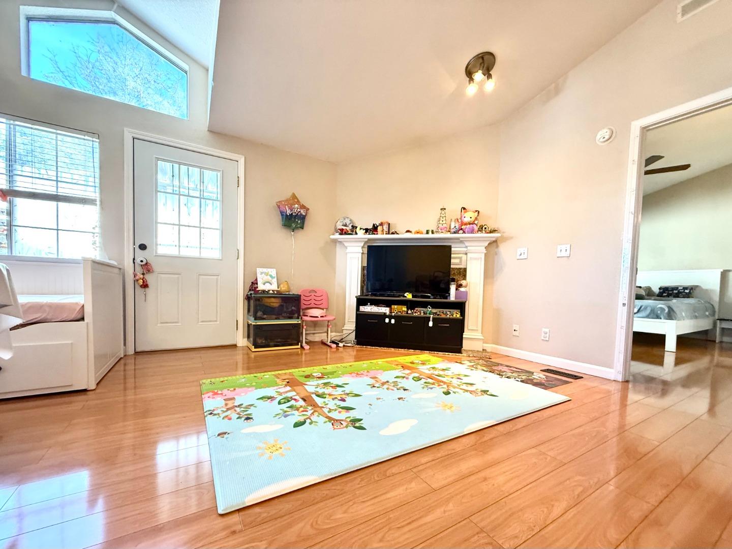 Detail Gallery Image 8 of 38 For 501 Moorpark Way #65,  Mountain View,  CA 94041 - 2 Beds | 2 Baths