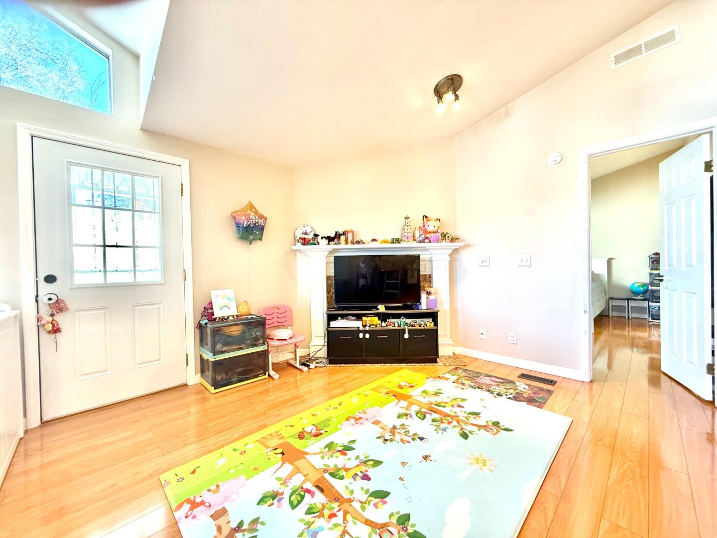 Detail Gallery Image 9 of 38 For 501 Moorpark Way #65,  Mountain View,  CA 94041 - 2 Beds | 2 Baths