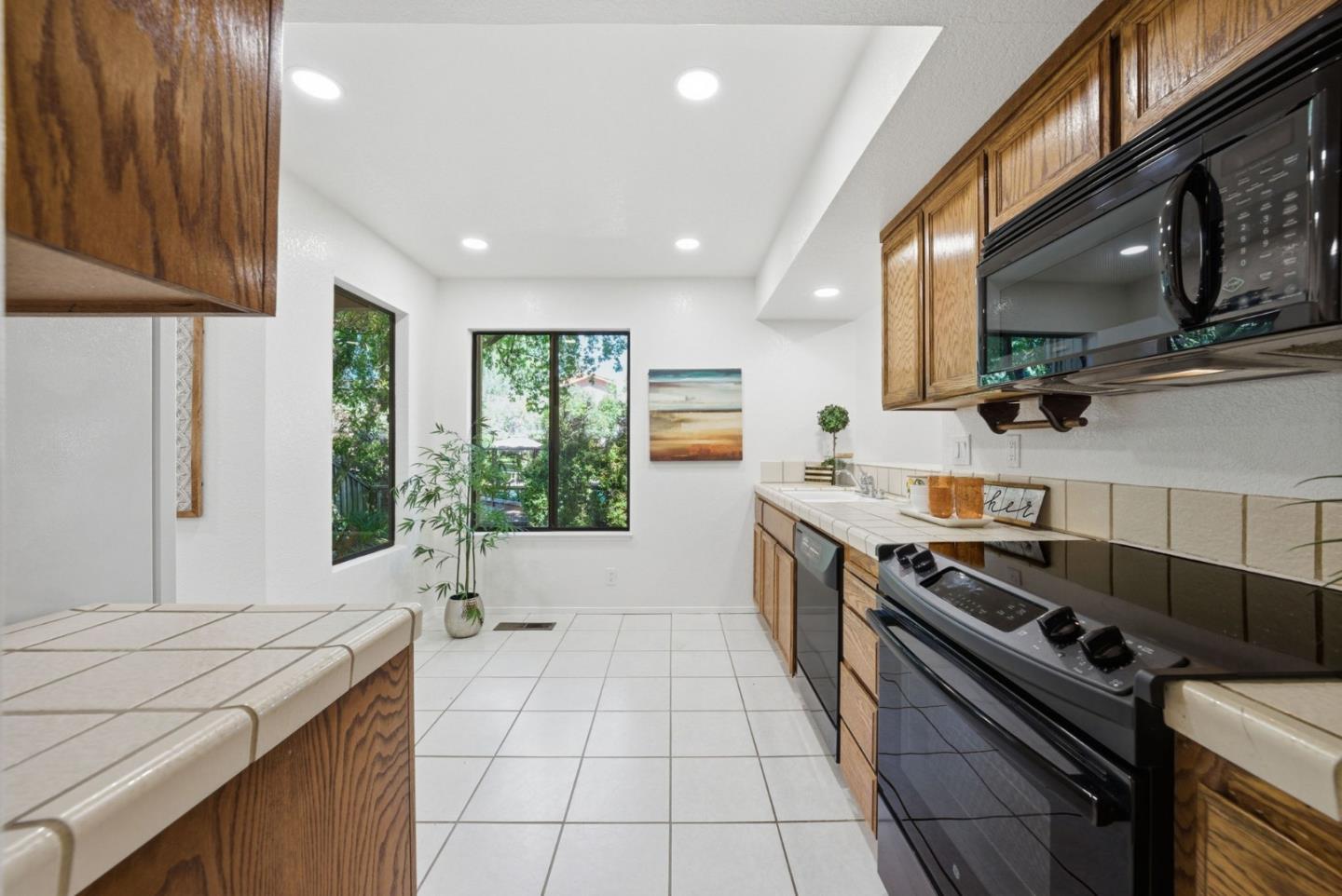 Detail Gallery Image 12 of 43 For 22475 Mcclellan Rd, Cupertino,  CA 95014 - 3 Beds | 2/1 Baths