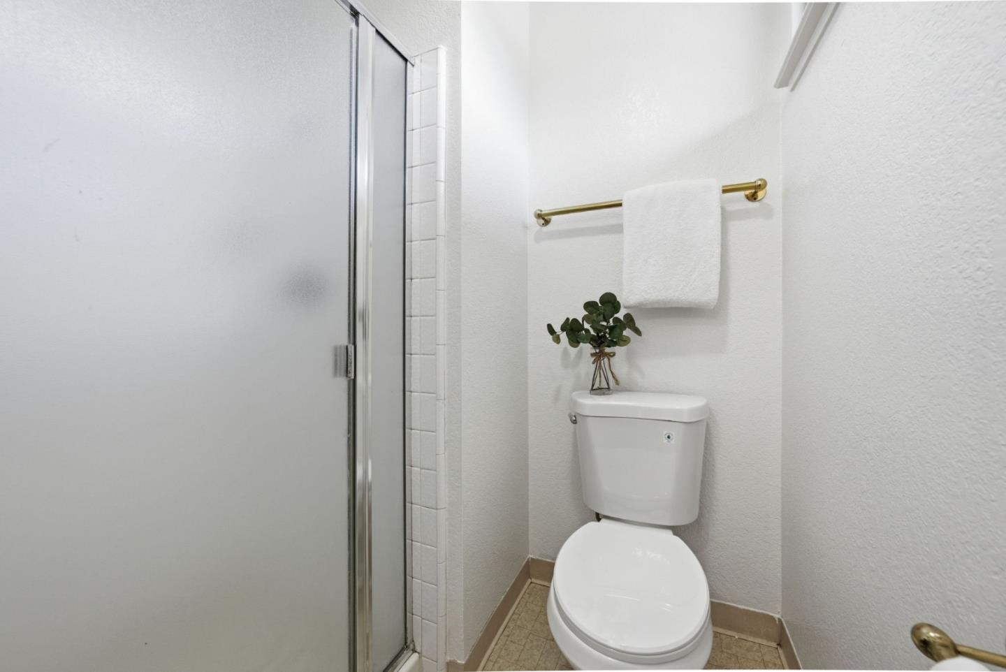 Detail Gallery Image 22 of 43 For 22475 Mcclellan Rd, Cupertino,  CA 95014 - 3 Beds | 2/1 Baths