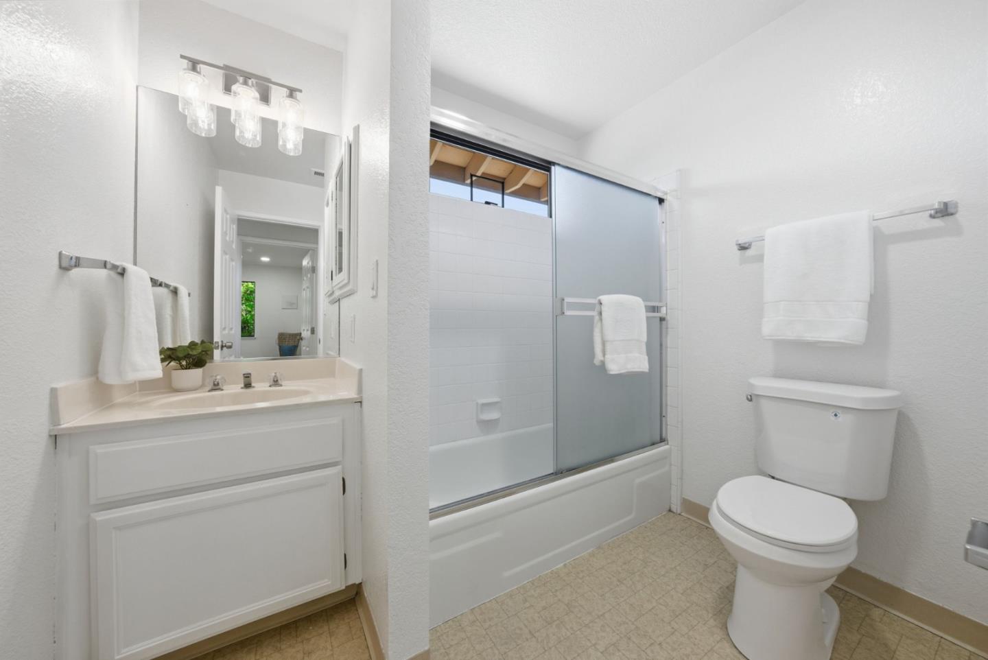 Detail Gallery Image 26 of 43 For 22475 Mcclellan Rd, Cupertino,  CA 95014 - 3 Beds | 2/1 Baths