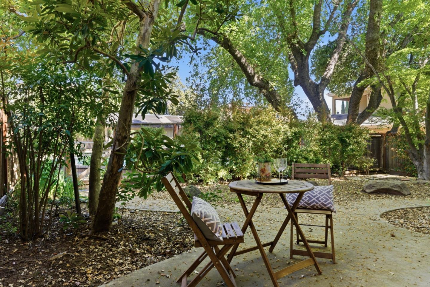 Detail Gallery Image 27 of 43 For 22475 Mcclellan Rd, Cupertino,  CA 95014 - 3 Beds | 2/1 Baths