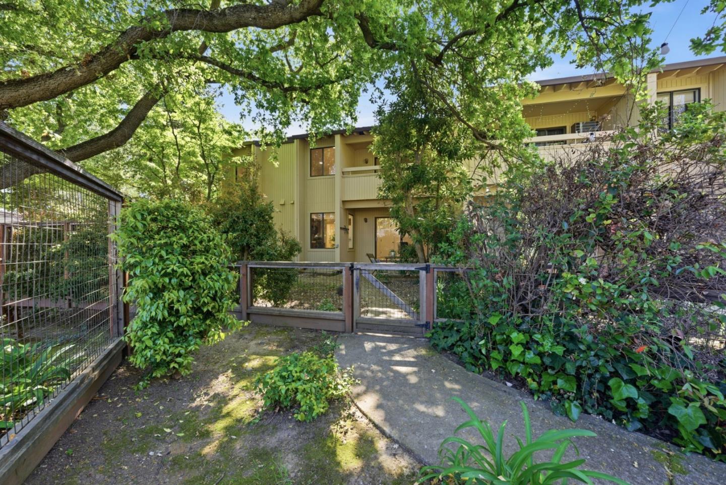 Detail Gallery Image 31 of 43 For 22475 Mcclellan Rd, Cupertino,  CA 95014 - 3 Beds | 2/1 Baths