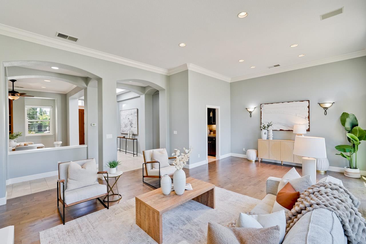 Detail Gallery Image 11 of 43 For 5960 Gleneagles Cir, San Jose,  CA 95138 - 4 Beds | 3/1 Baths