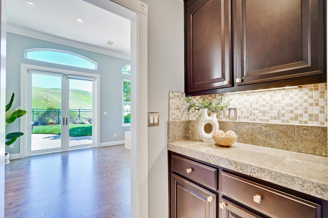 Detail Gallery Image 12 of 43 For 5960 Gleneagles Cir, San Jose,  CA 95138 - 4 Beds | 3/1 Baths