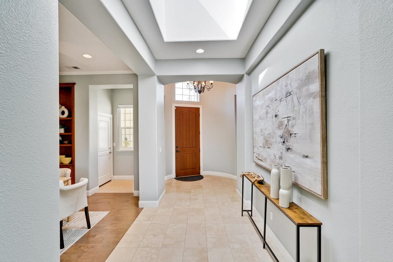 Detail Gallery Image 4 of 43 For 5960 Gleneagles Cir, San Jose,  CA 95138 - 4 Beds | 3/1 Baths