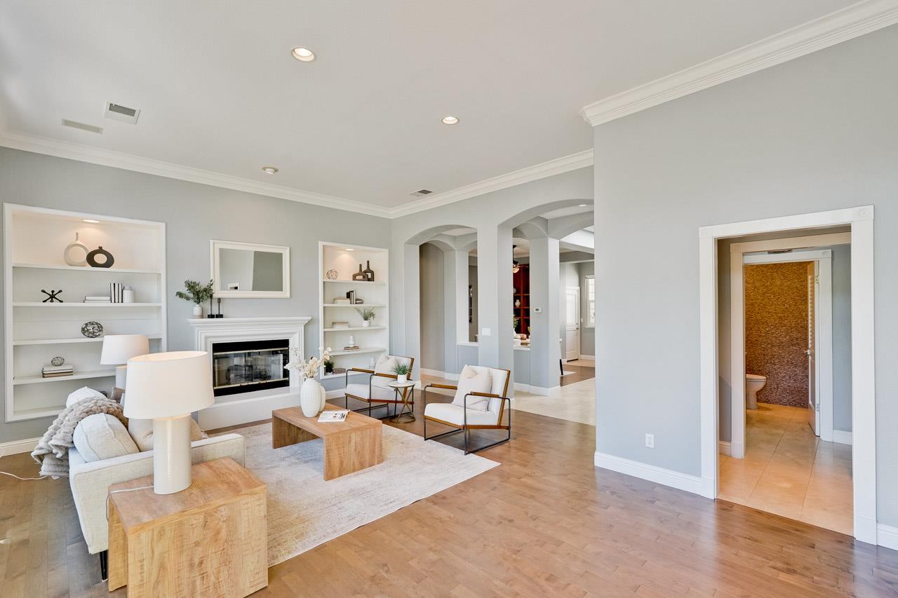 Detail Gallery Image 8 of 43 For 5960 Gleneagles Cir, San Jose,  CA 95138 - 4 Beds | 3/1 Baths