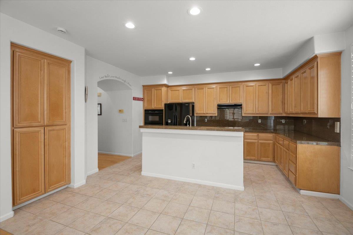 Detail Gallery Image 7 of 17 For 1494 Partridge Dr, Gilroy,  CA 95020 - 4 Beds | 2/1 Baths