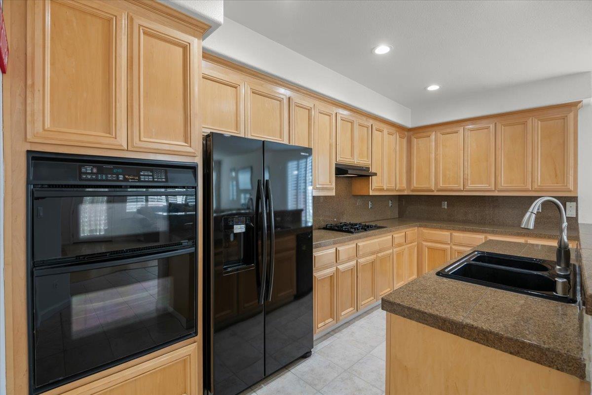 Detail Gallery Image 8 of 17 For 1494 Partridge Dr, Gilroy,  CA 95020 - 4 Beds | 2/1 Baths