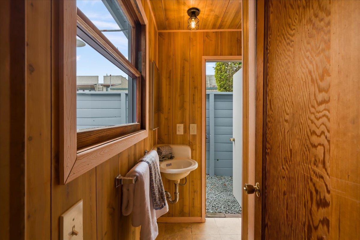 Detail Gallery Image 18 of 29 For 265 4th Ave, Santa Cruz,  CA 95062 - 3 Beds | 1 Baths