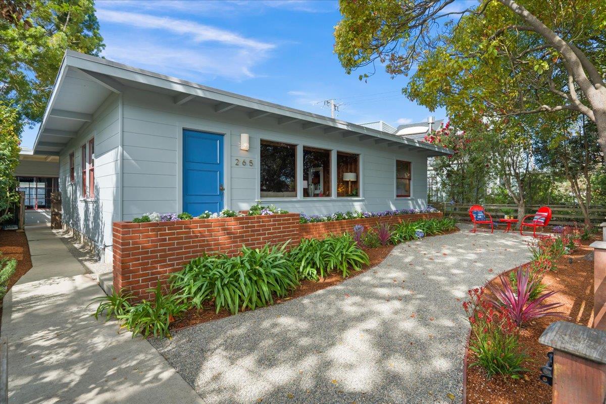 Detail Gallery Image 3 of 29 For 265 4th Ave, Santa Cruz,  CA 95062 - 3 Beds | 1 Baths