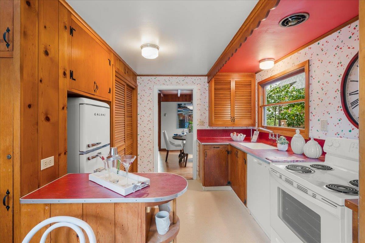 Detail Gallery Image 9 of 29 For 265 4th Ave, Santa Cruz,  CA 95062 - 3 Beds | 1 Baths