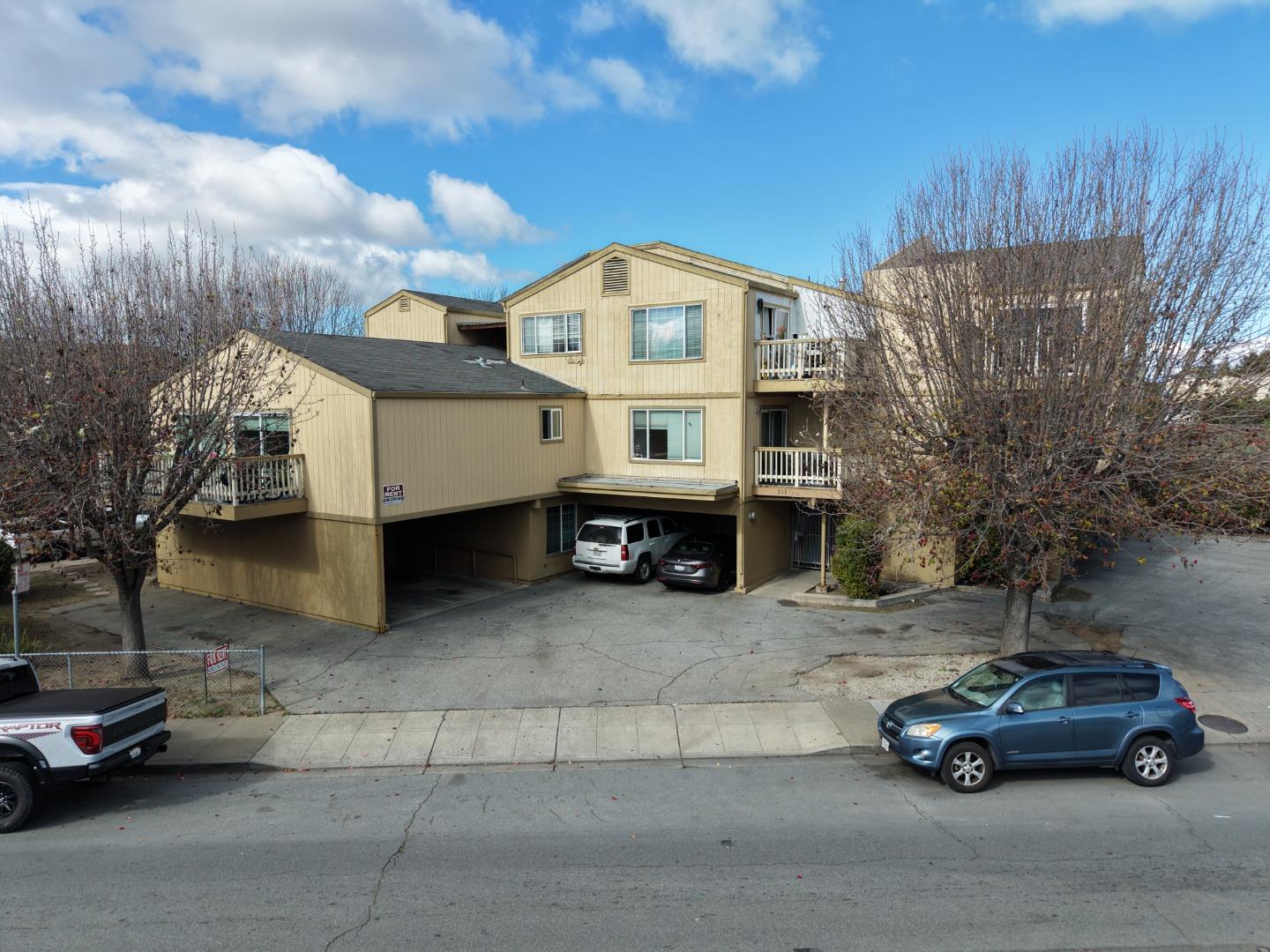 Detail Gallery Image 2 of 11 For 211 Semicircular Rd, Menlo Park,  CA 94025 - – Beds | – Baths