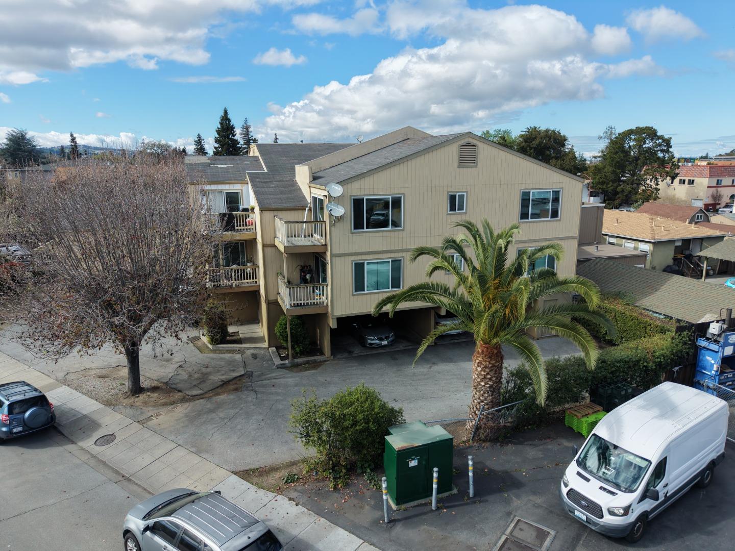 Detail Gallery Image 3 of 11 For 211 Semicircular Rd, Menlo Park,  CA 94025 - – Beds | – Baths