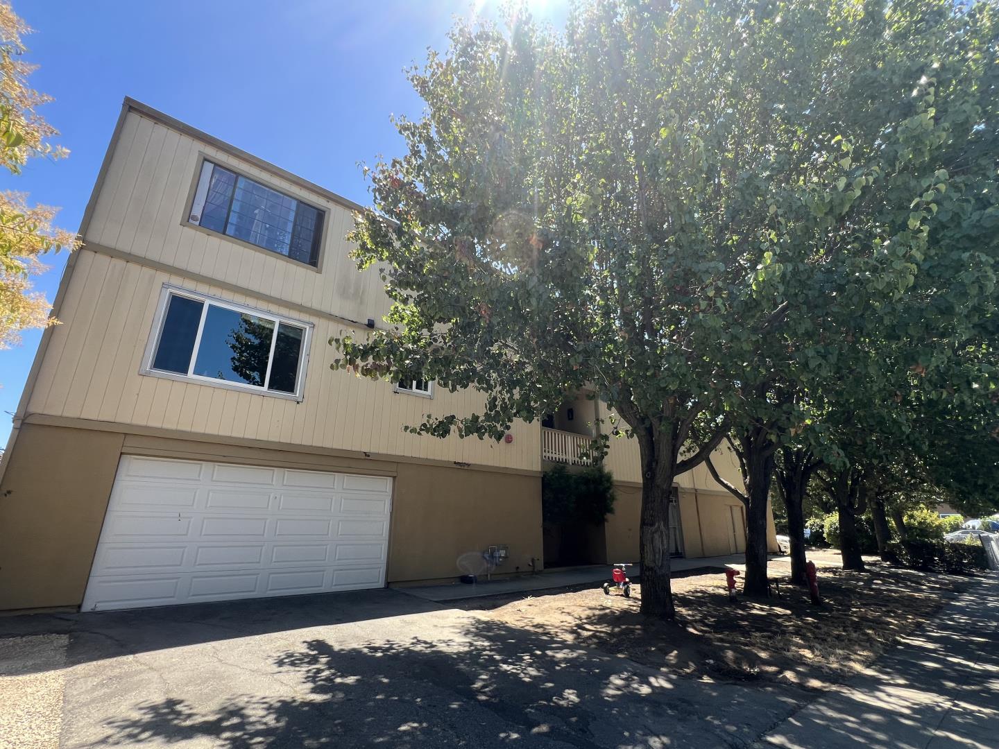 Detail Gallery Image 6 of 11 For 211 Semicircular Rd, Menlo Park,  CA 94025 - – Beds | – Baths