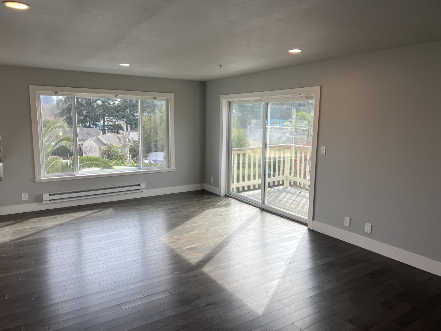 Detail Gallery Image 9 of 11 For 211 Semicircular Rd, Menlo Park,  CA 94025 - – Beds | – Baths