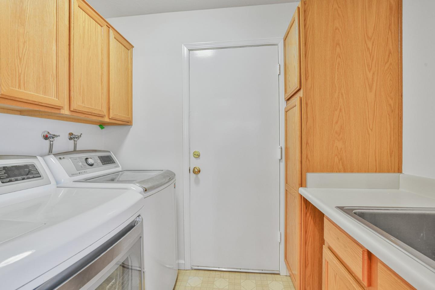 Detail Gallery Image 25 of 33 For 6902 Dartmoor Way, San Jose,  CA 95129 - 4 Beds | 2/1 Baths