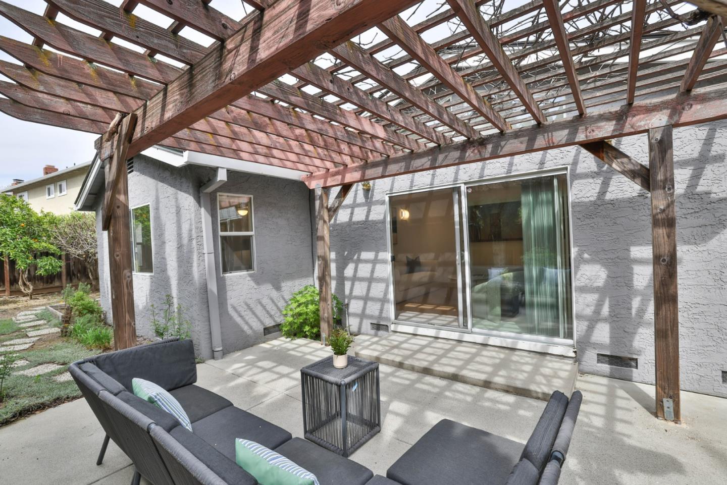 Detail Gallery Image 27 of 33 For 6902 Dartmoor Way, San Jose,  CA 95129 - 4 Beds | 2/1 Baths