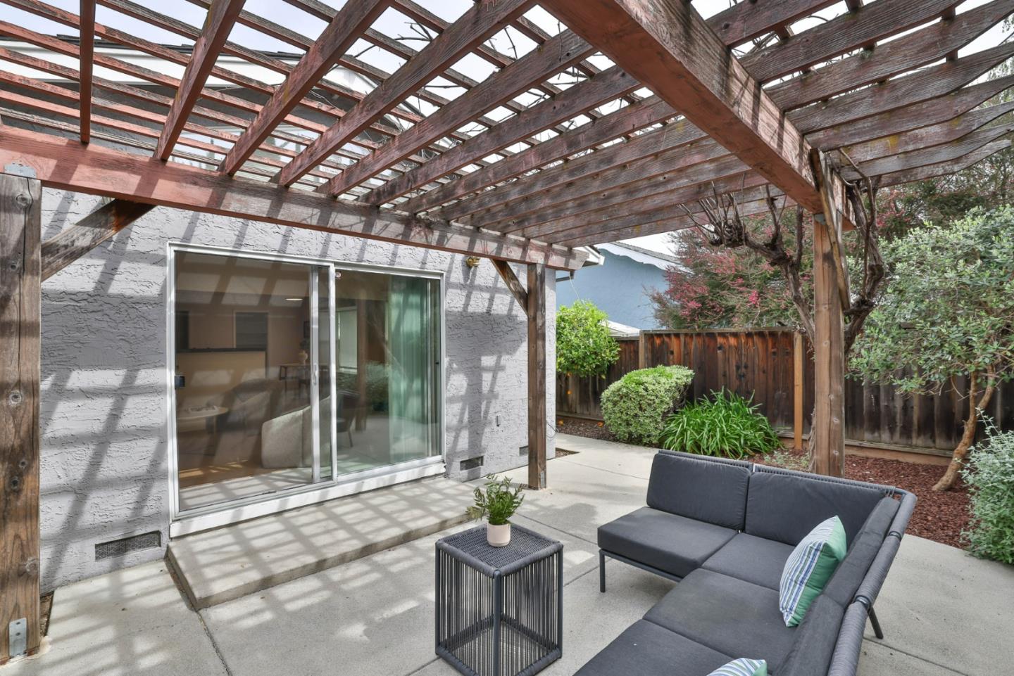 Detail Gallery Image 28 of 33 For 6902 Dartmoor Way, San Jose,  CA 95129 - 4 Beds | 2/1 Baths