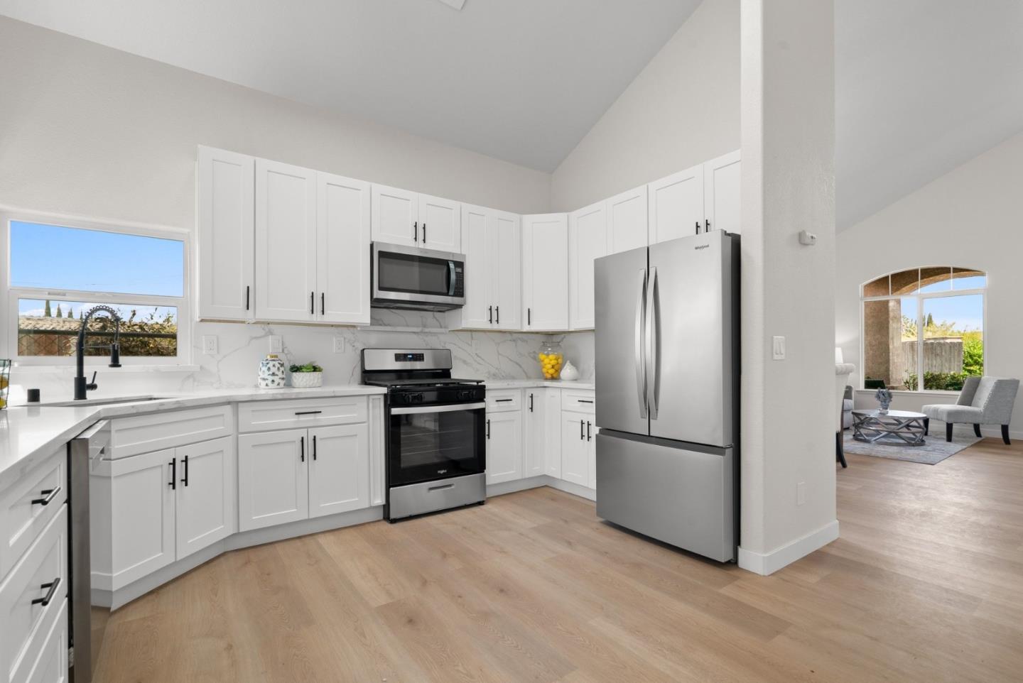 Detail Gallery Image 10 of 48 For 2170 Clearview Dr, Hollister,  CA 95023 - 4 Beds | 2/1 Baths