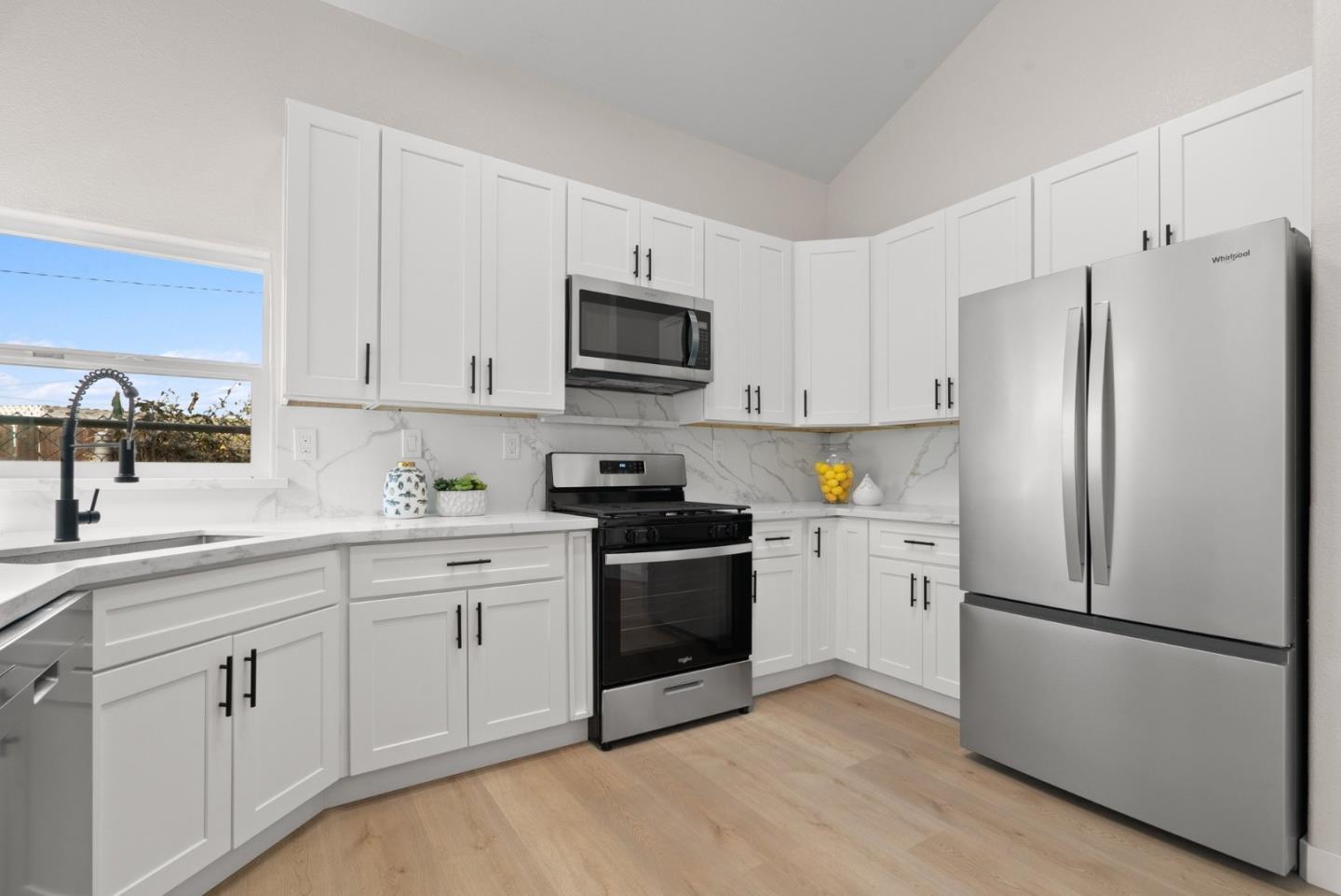 Detail Gallery Image 11 of 48 For 2170 Clearview Dr, Hollister,  CA 95023 - 4 Beds | 2/1 Baths