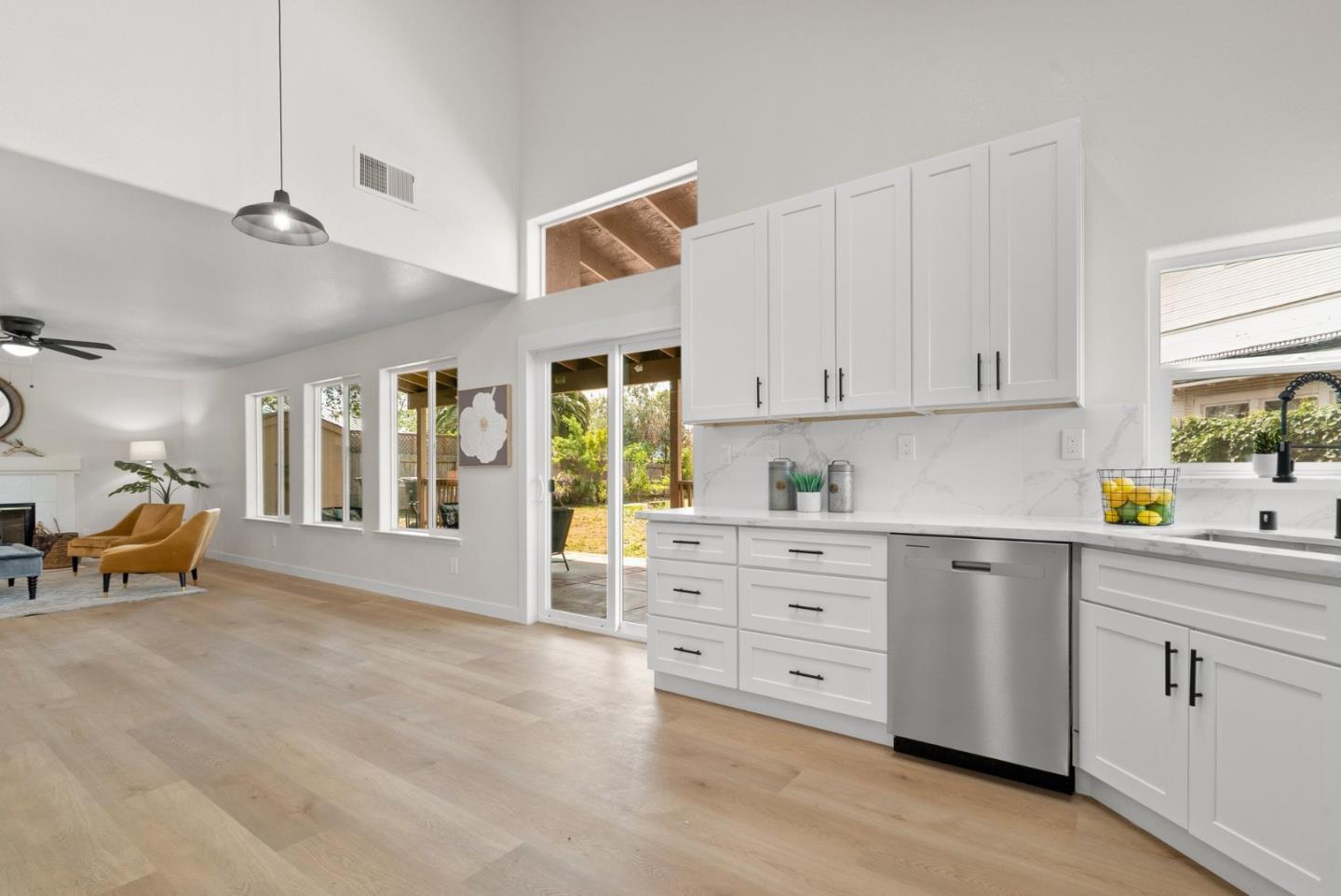 Detail Gallery Image 13 of 48 For 2170 Clearview Dr, Hollister,  CA 95023 - 4 Beds | 2/1 Baths