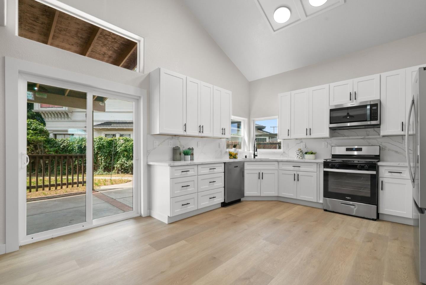 Detail Gallery Image 8 of 48 For 2170 Clearview Dr, Hollister,  CA 95023 - 4 Beds | 2/1 Baths