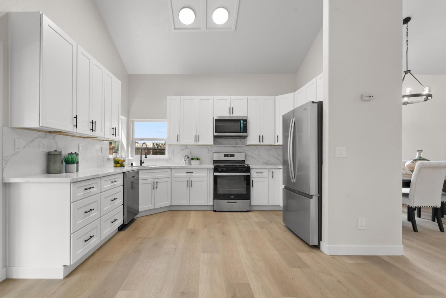 Detail Gallery Image 9 of 48 For 2170 Clearview Dr, Hollister,  CA 95023 - 4 Beds | 2/1 Baths